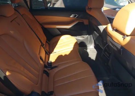 2021 BMW X7 xDrive40I z USA, uszkodzony, nr VIN 5UXCW2C05M9F67228